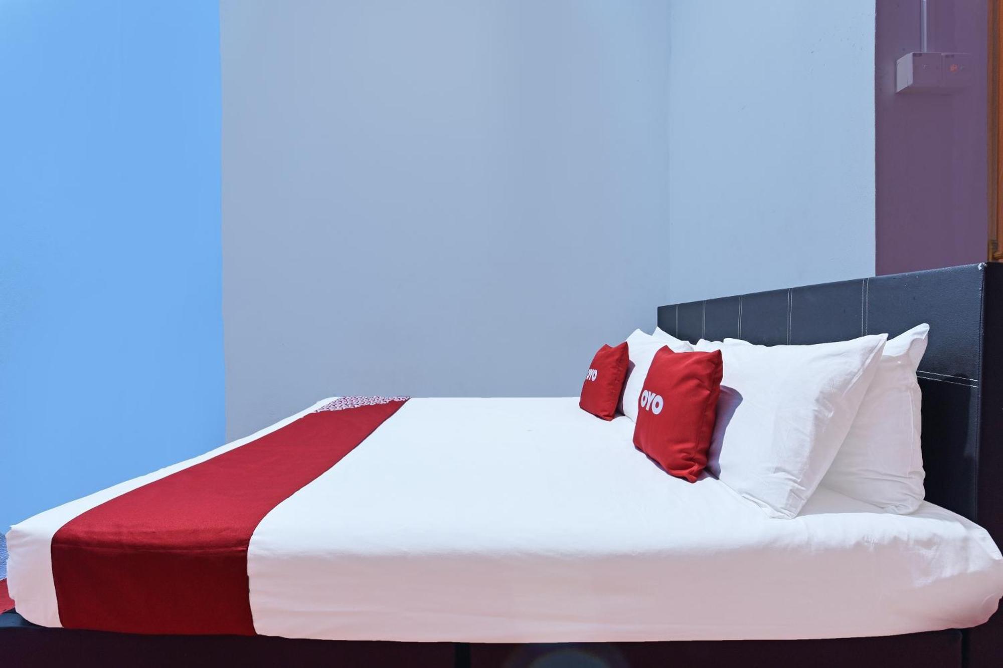 Capital O 90664 Rabi Hotel โกตาบารู ภายนอก รูปภาพ