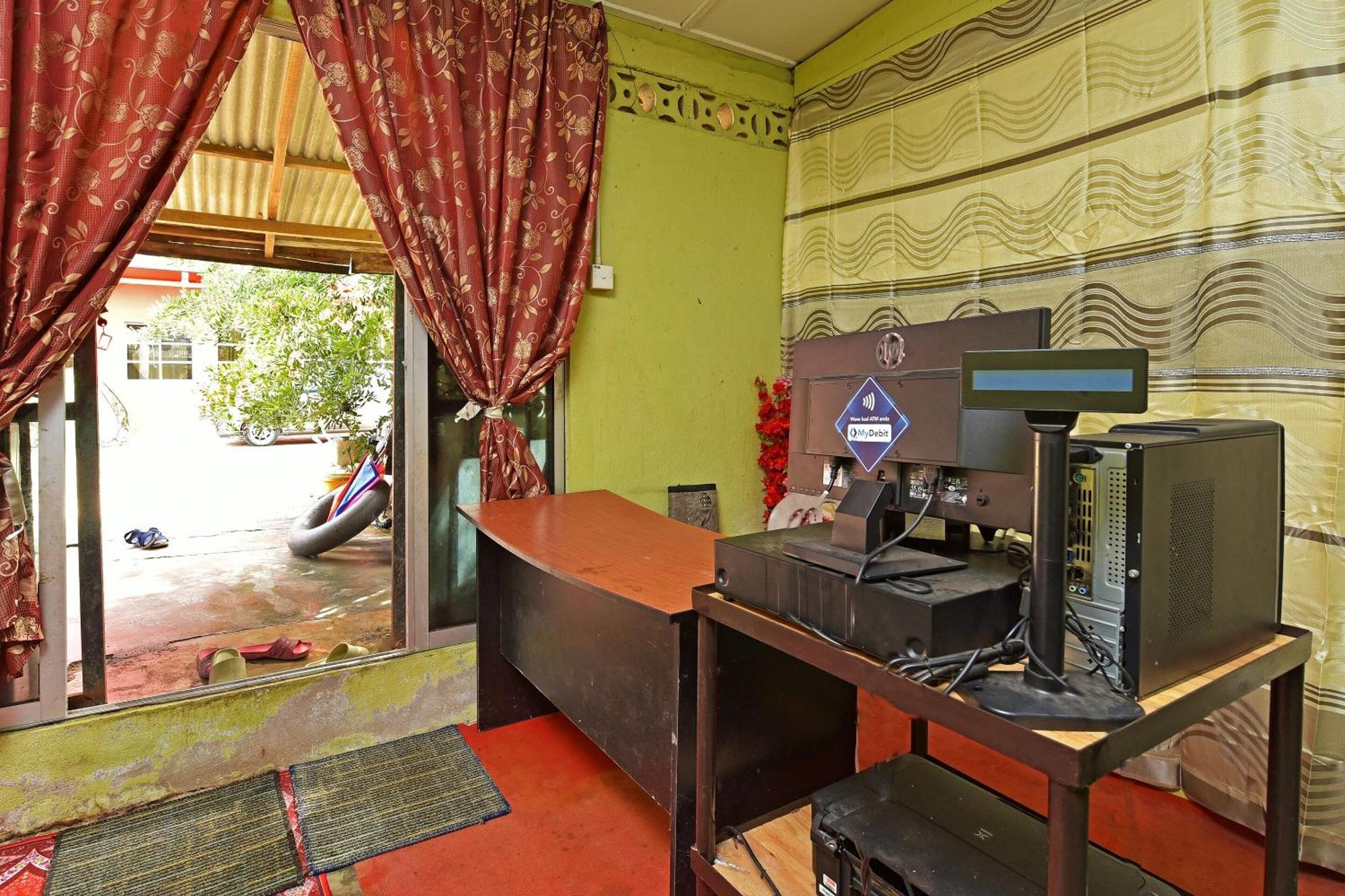 Capital O 90664 Rabi Hotel โกตาบารู ภายนอก รูปภาพ