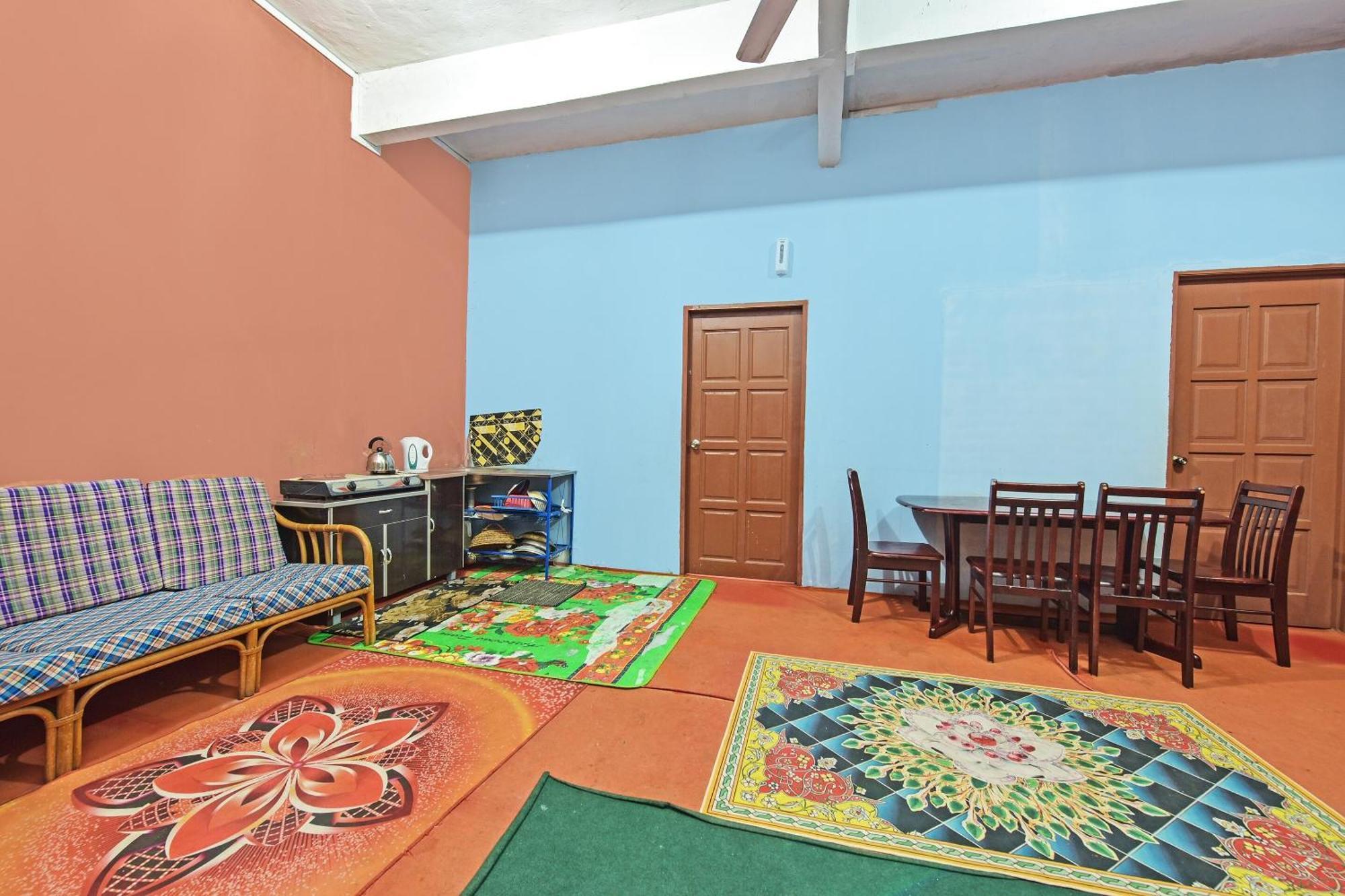 Capital O 90664 Rabi Hotel โกตาบารู ภายนอก รูปภาพ